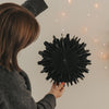 Papieranhänger Schneeflocke 30cm schwarz (VE = 4 Stk.)