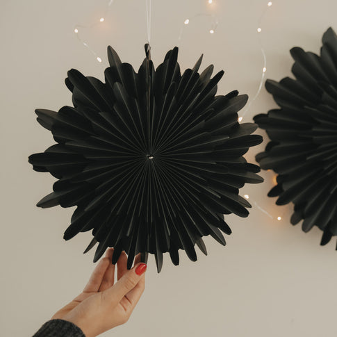 Papieranhänger Schneeflocke 30cm schwarz (VE = 4 Stk.)