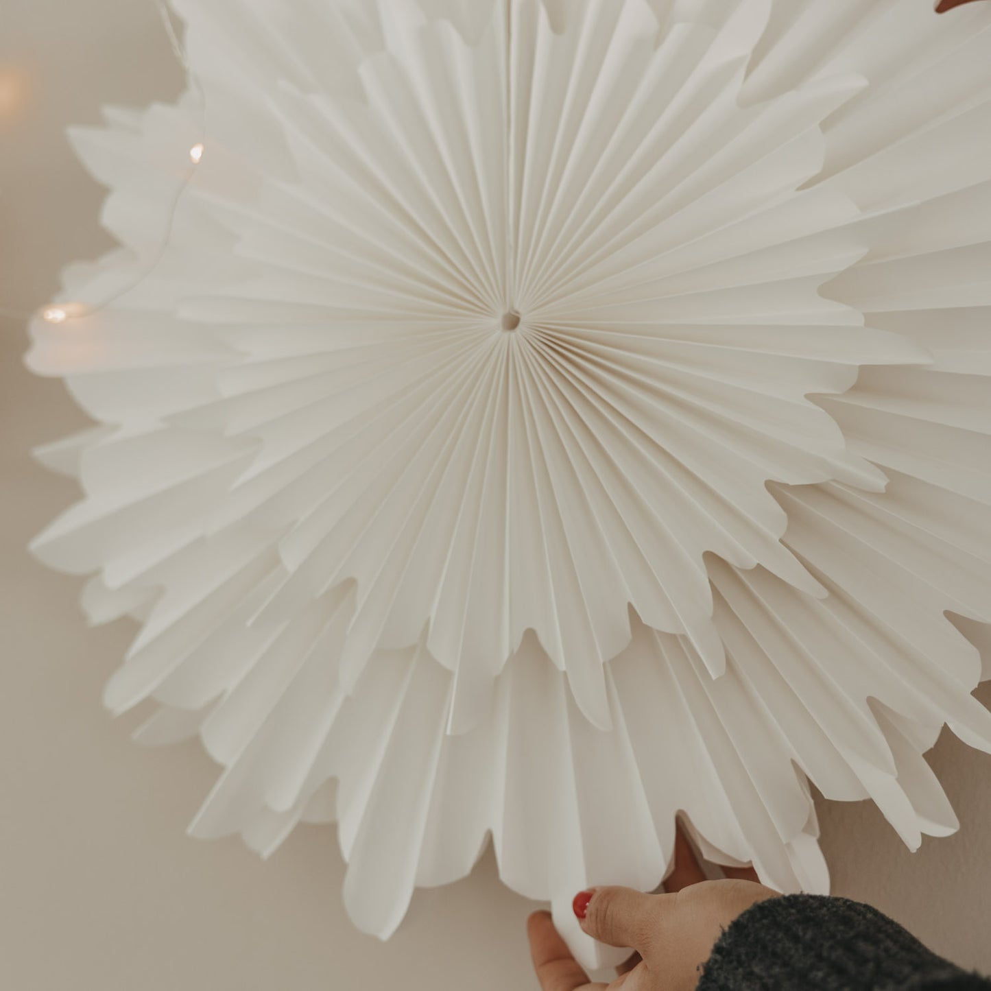 Papieranhänger Schneeflocke 45cm natur (VE = 4 Stk.)