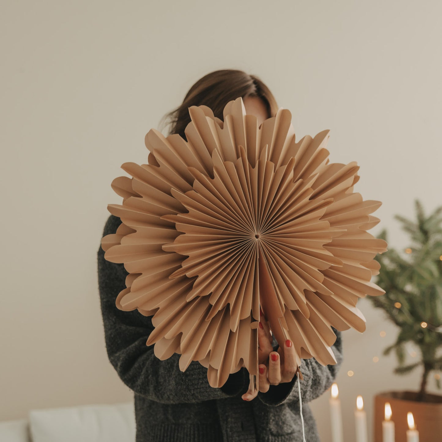Papieranhänger Schneeflocke 45cm braun (VE = 4 Stk.)