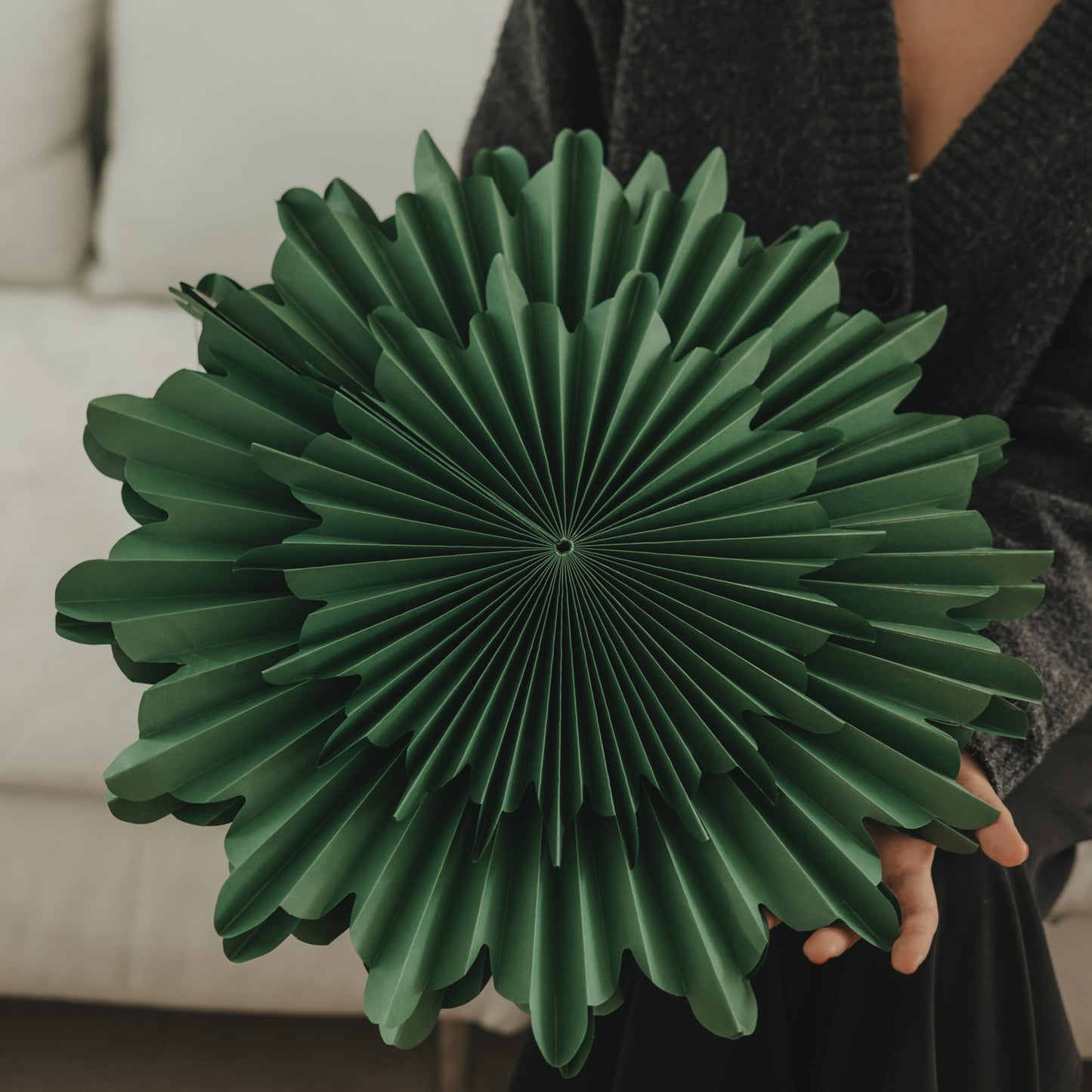 Papieranhänger Schneeflocke 45cm dunkelgrün (VE = 4 Stk.)