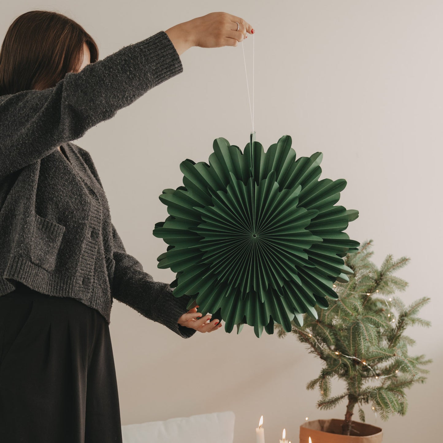 Papieranhänger Schneeflocke 45cm dunkelgrün (VE = 4 Stk.)