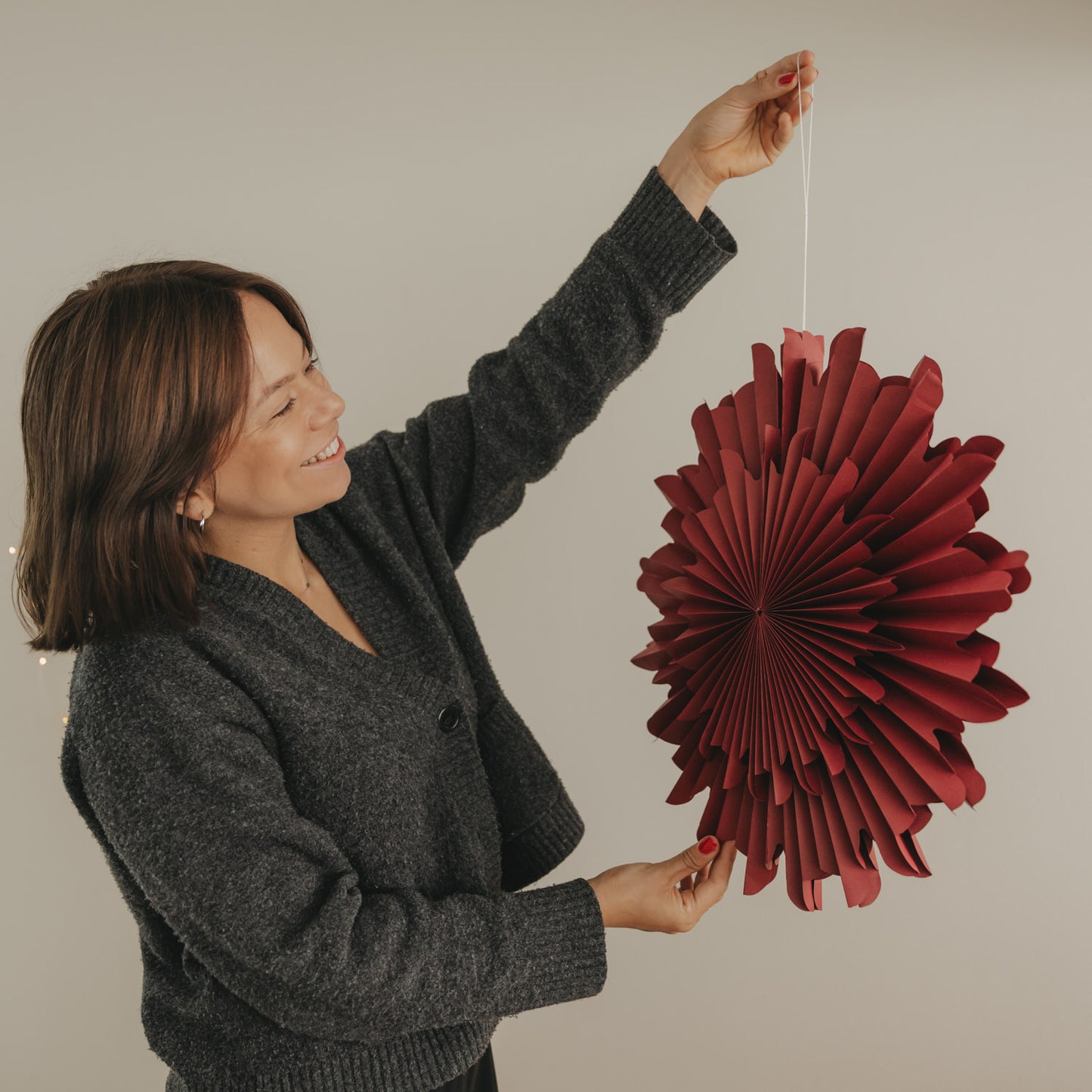 Papieranhänger Schneeflocke 45cm dunkelrot (VE = 4 Stk.)