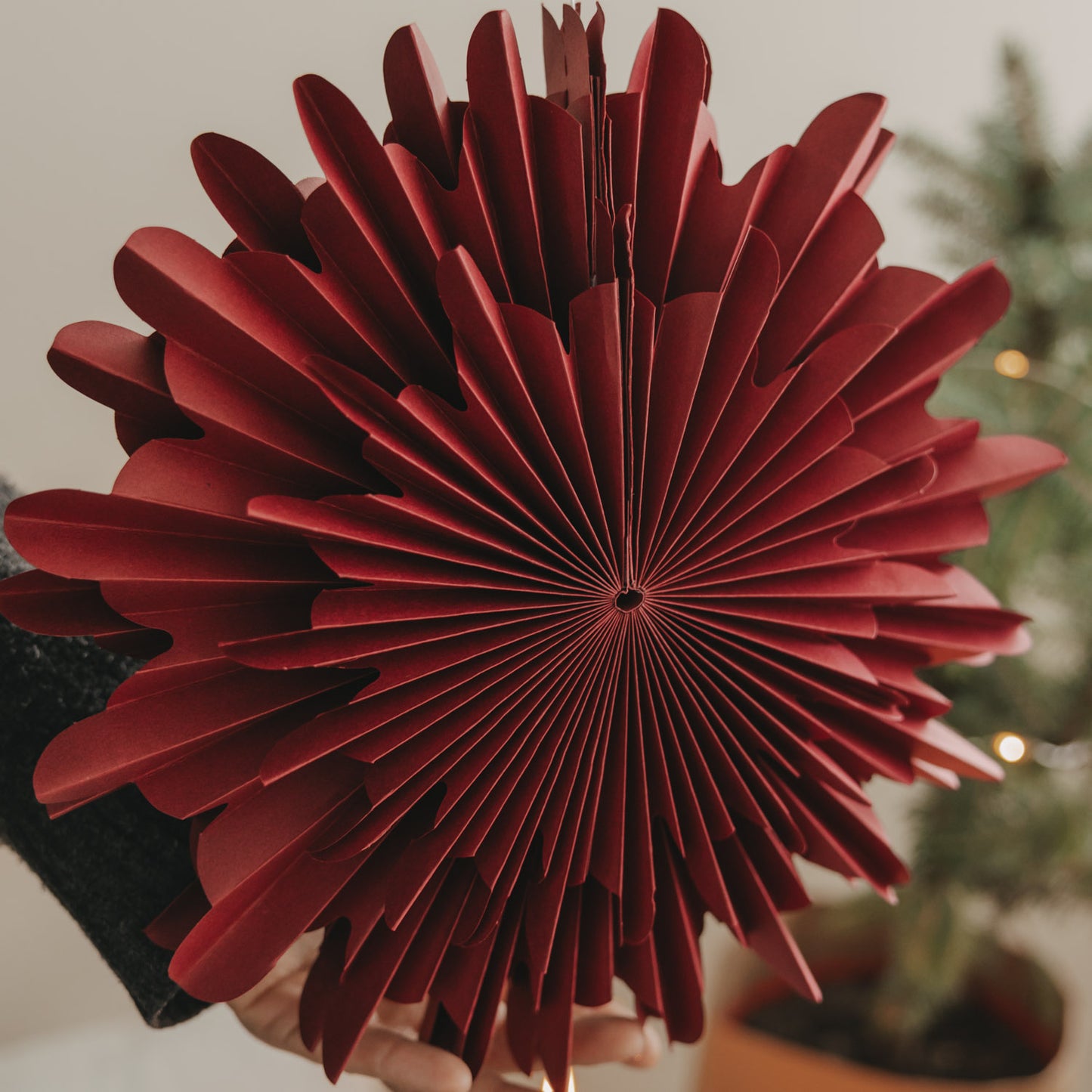 Papieranhänger Schneeflocke 45cm dunkelrot (VE = 4 Stk.)