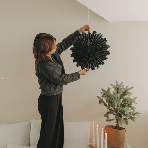 Papieranhänger Schneeflocke 45cm schwarz (VE = 4 Stk.)