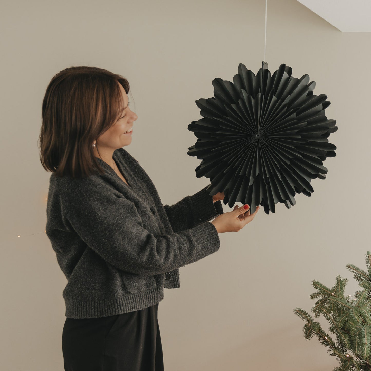 Papieranhänger Schneeflocke 45cm schwarz (VE = 4 Stk.)