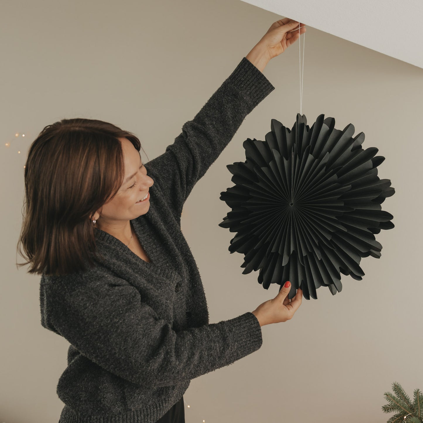 Papieranhänger Schneeflocke 45cm schwarz (VE = 4 Stk.)