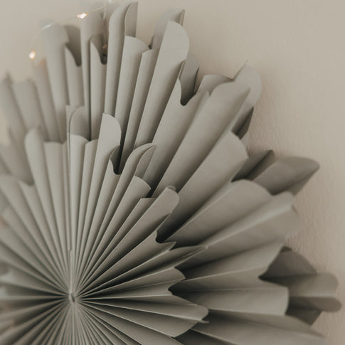 Papieranhänger Schneeflocke 45cm grau (VE = 4 Stk.)