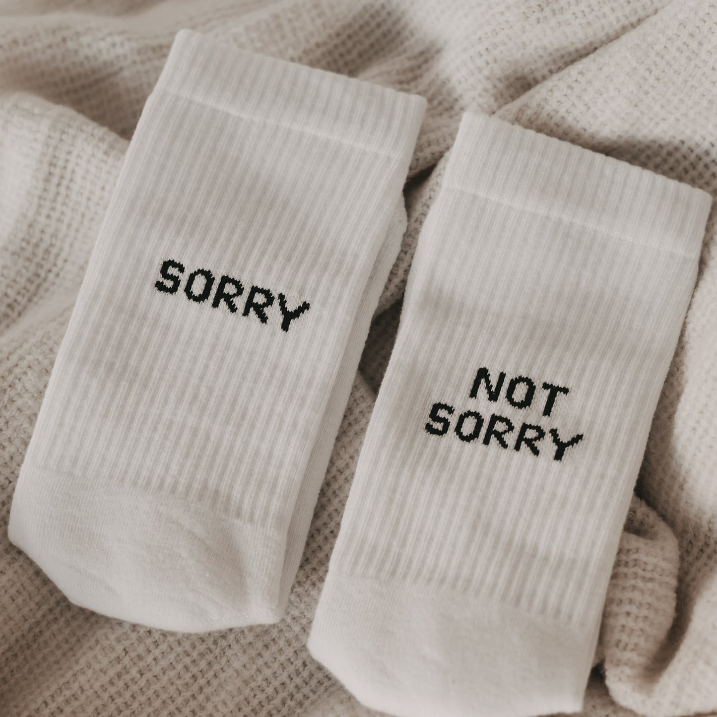 Socks white Sorry not Sorry (VE = 5 pieces)
