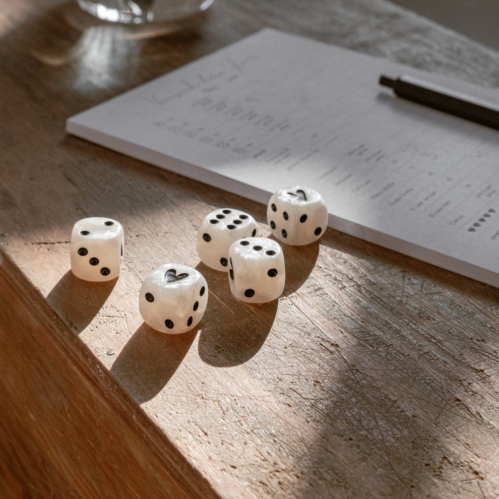 Dice set mother-of-pearl black (VE = 8 sets)