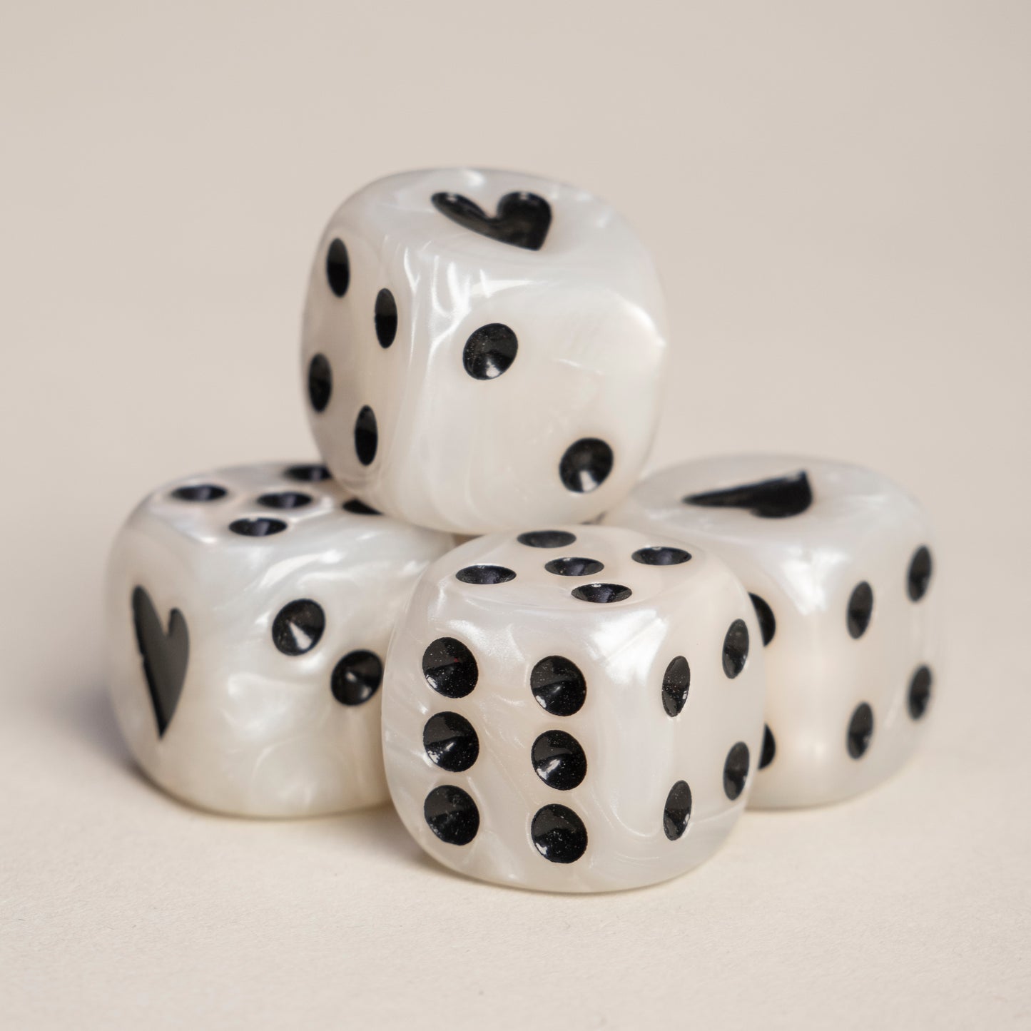 Dice set mother-of-pearl black (VE = 8 sets)