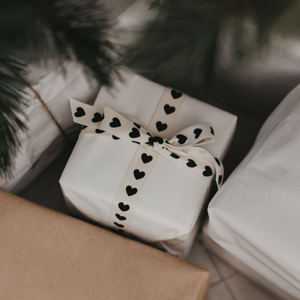 Geschenkband 5m Herzen (VE = 8 Stk.)