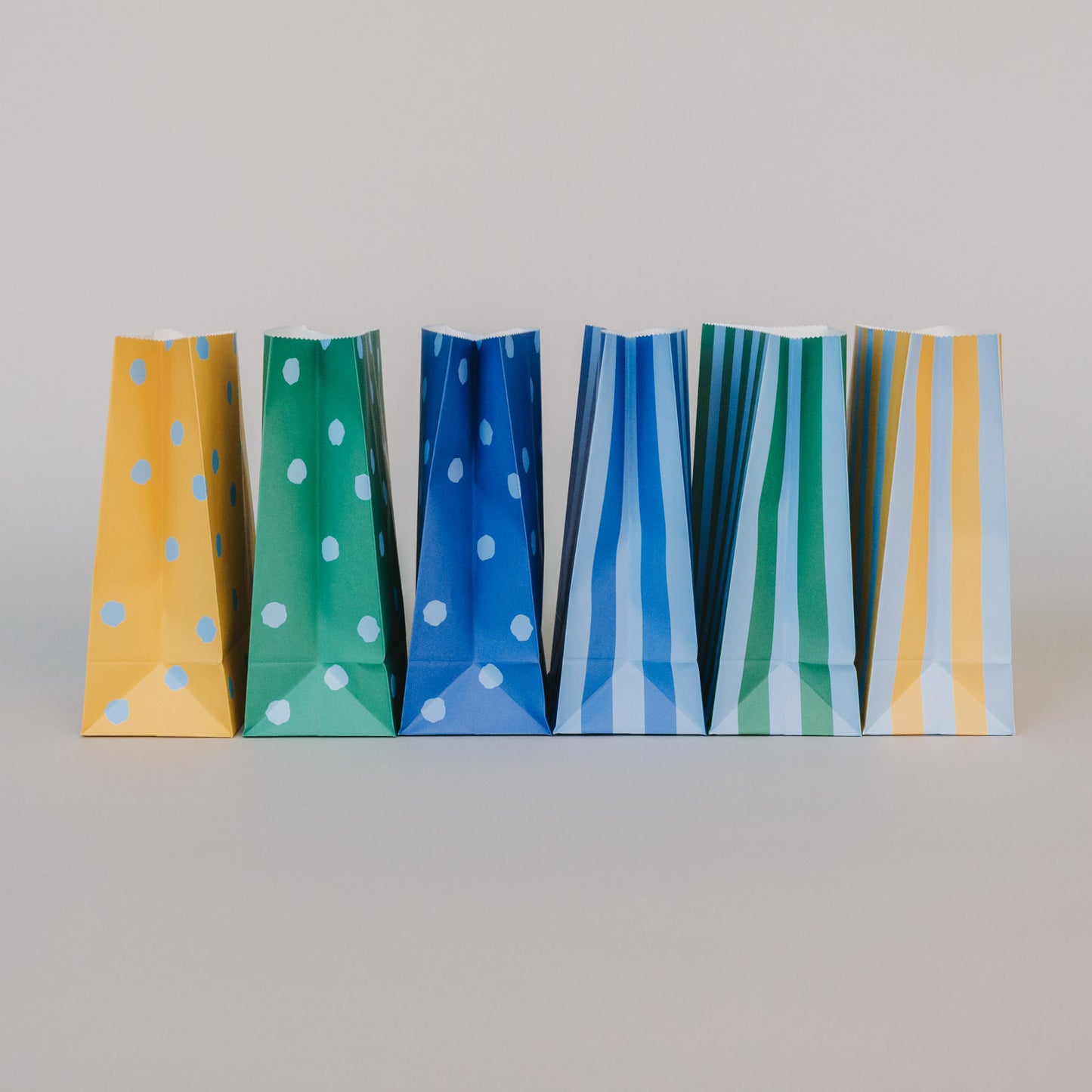 Papiertüten Streifen & Punkte Blau S im 6er Set (VE = 5 Sets)
