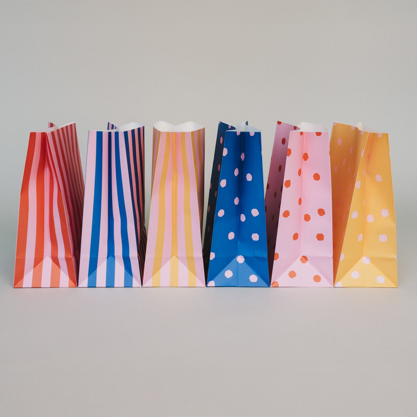 Papiertüten Streifen & Punkte Rosa M im 6er Set (VE = 5 Sets)