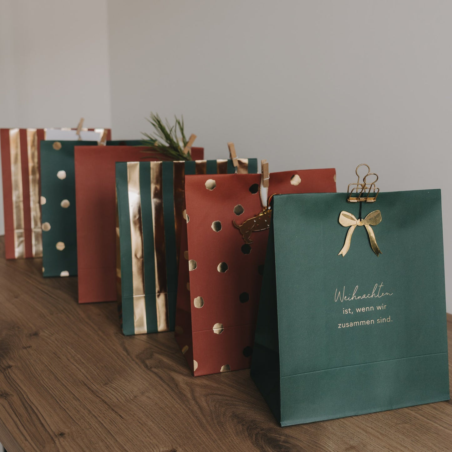 Papiertüten Weihnachten M im 6er Set (VE = 5 Sets)