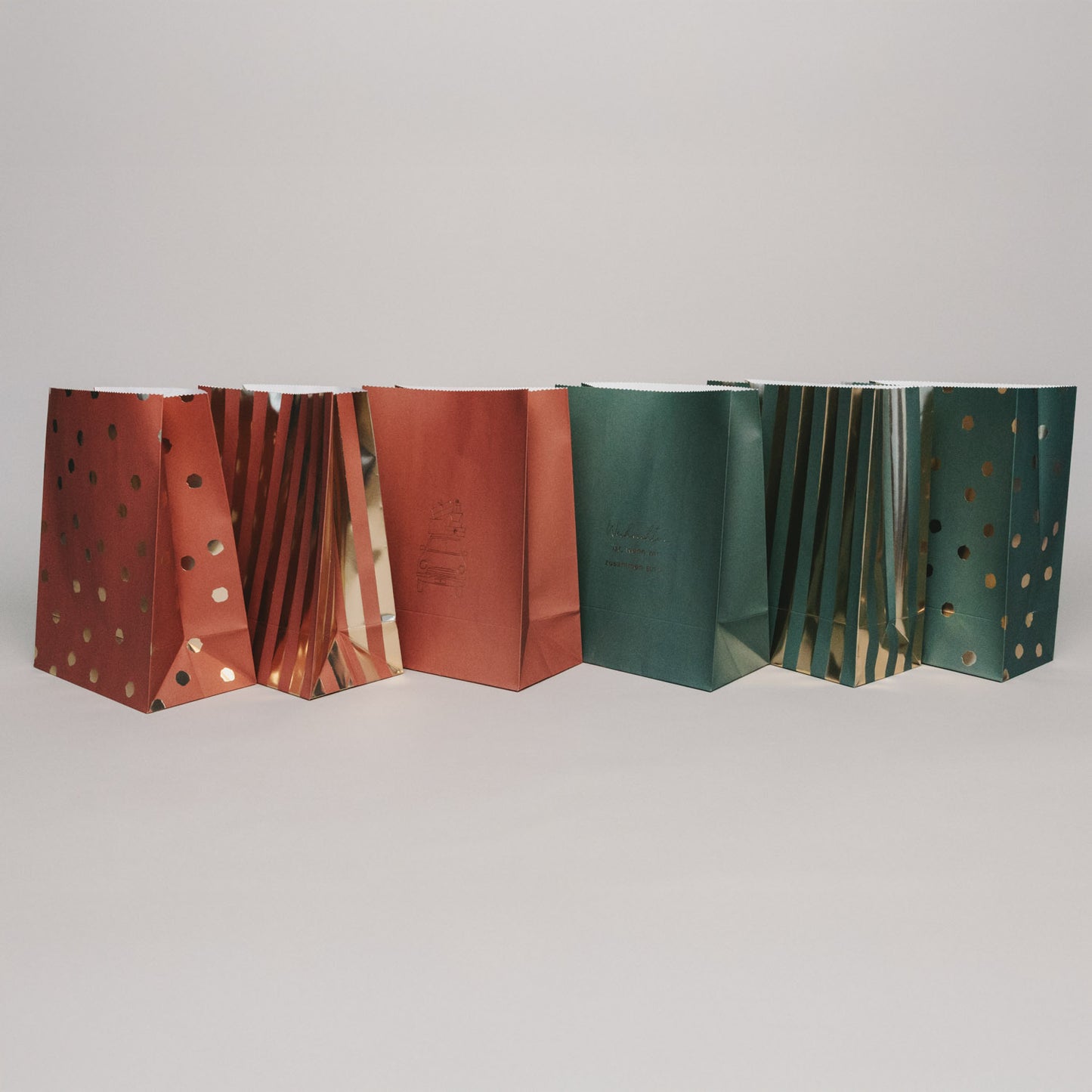 Papiertüten Weihnachten M im 6er Set (VE = 5 Sets)