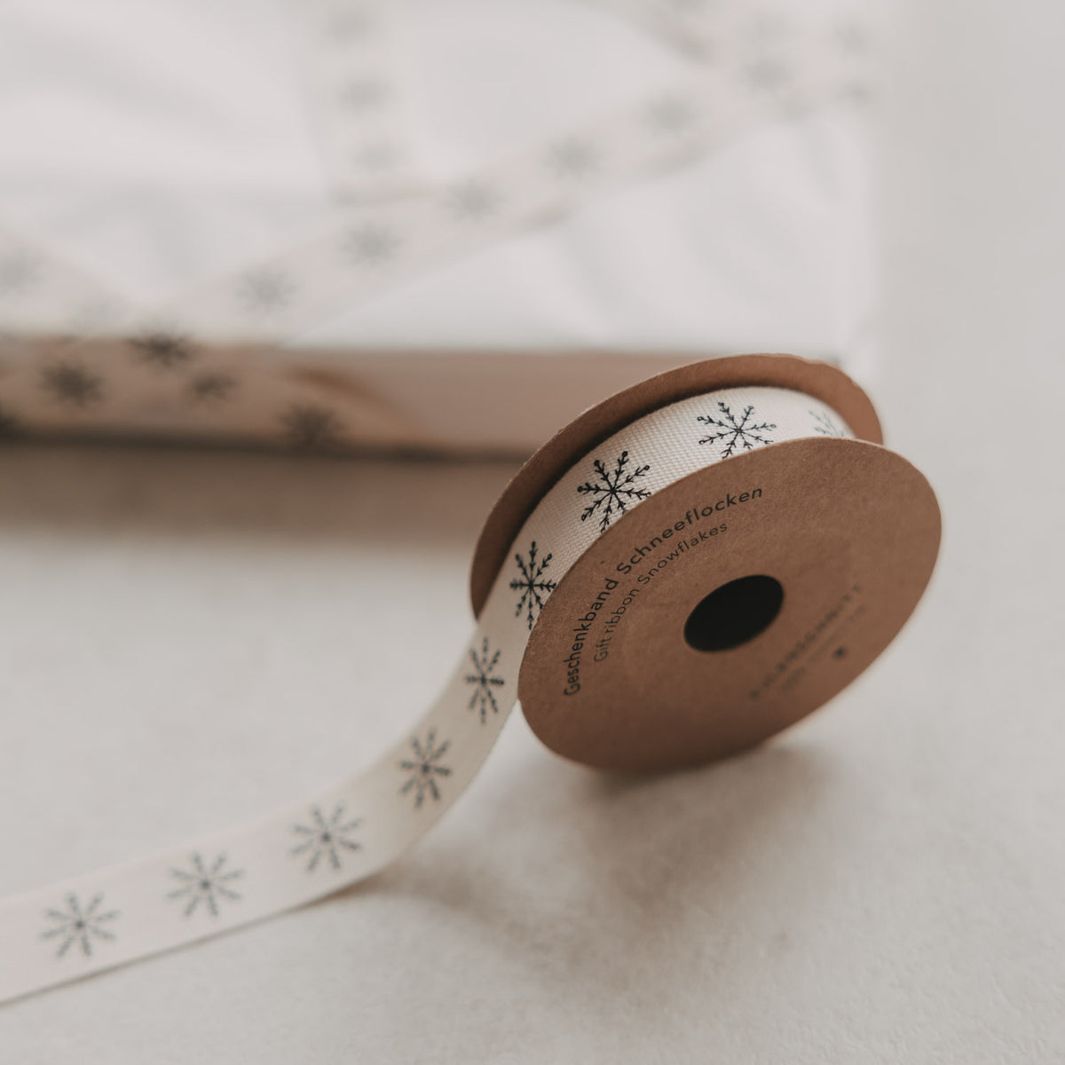 Geschenkband 5m Schneeflocke (VE = 8 Stk.)