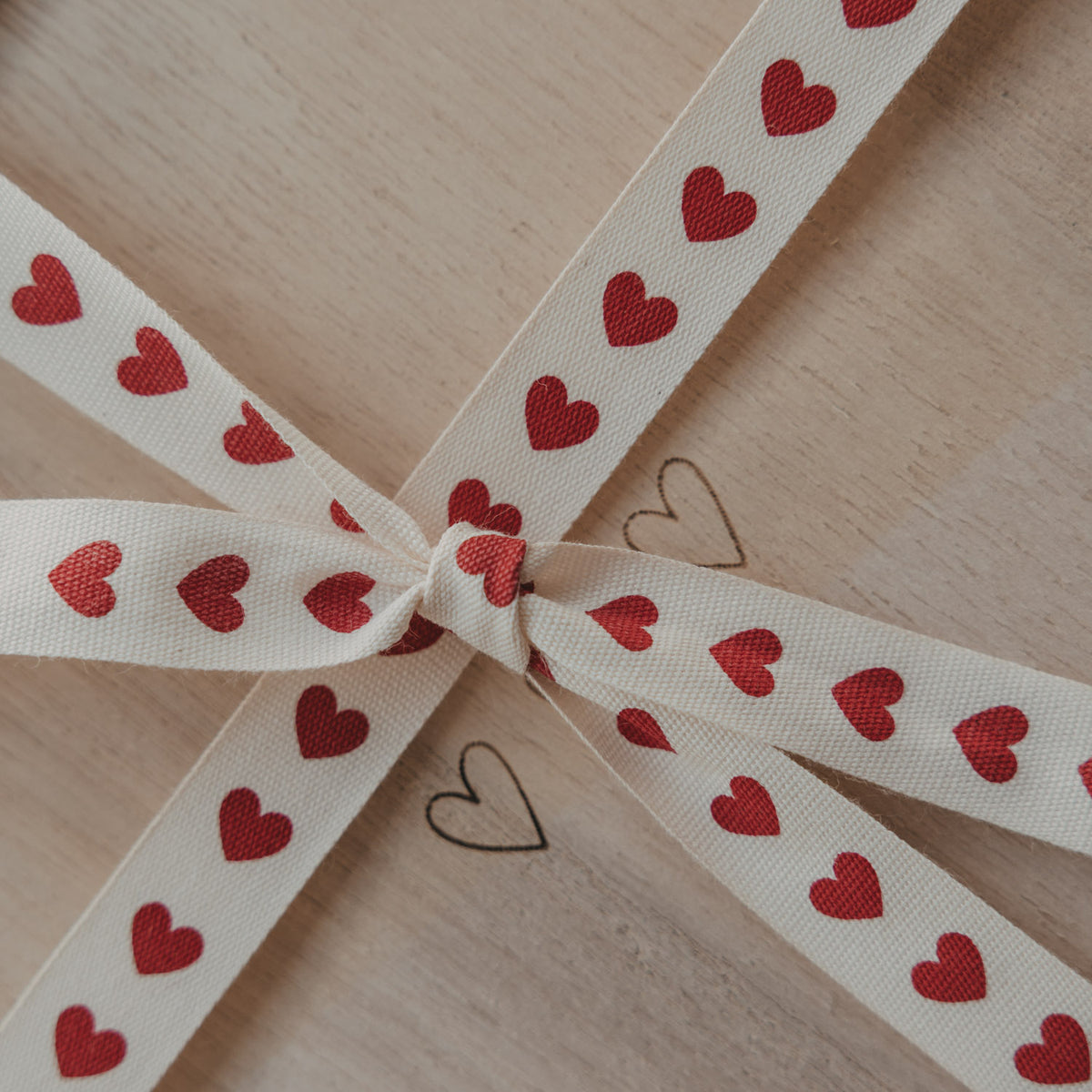 Geschenkband 5m Herzen rot (VE = 8 Stk.)