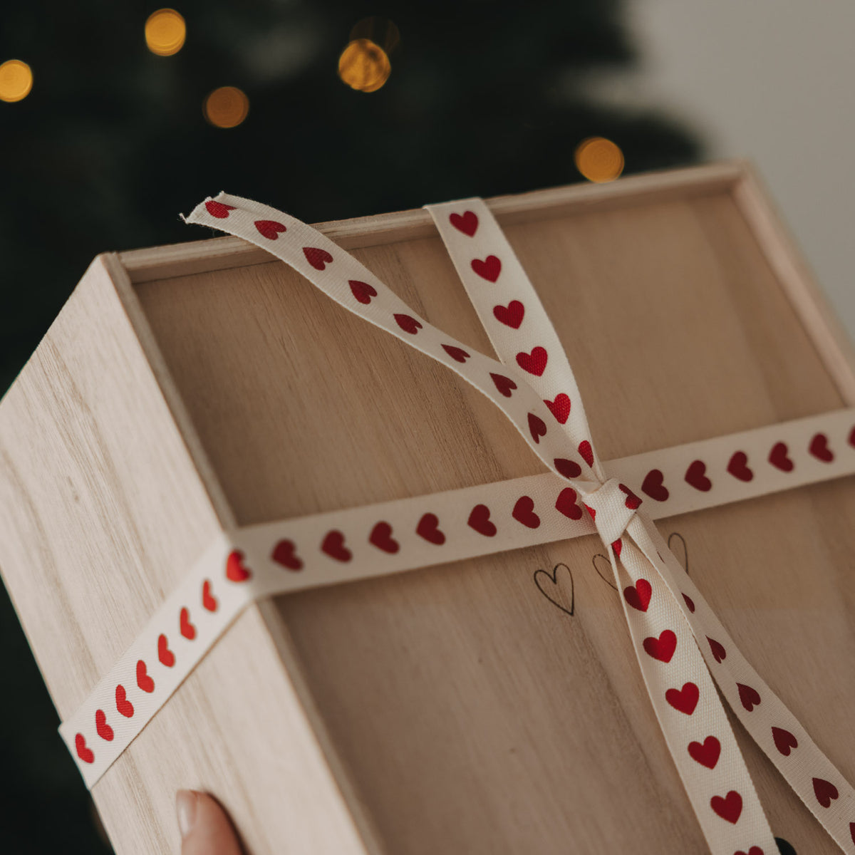 Geschenkband 5m Herzen rot (VE = 8 Stk.)