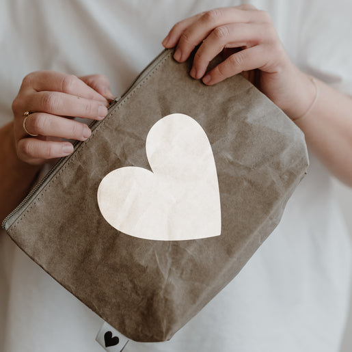 Cosmetic bag heart gray (VE = 6 pieces)