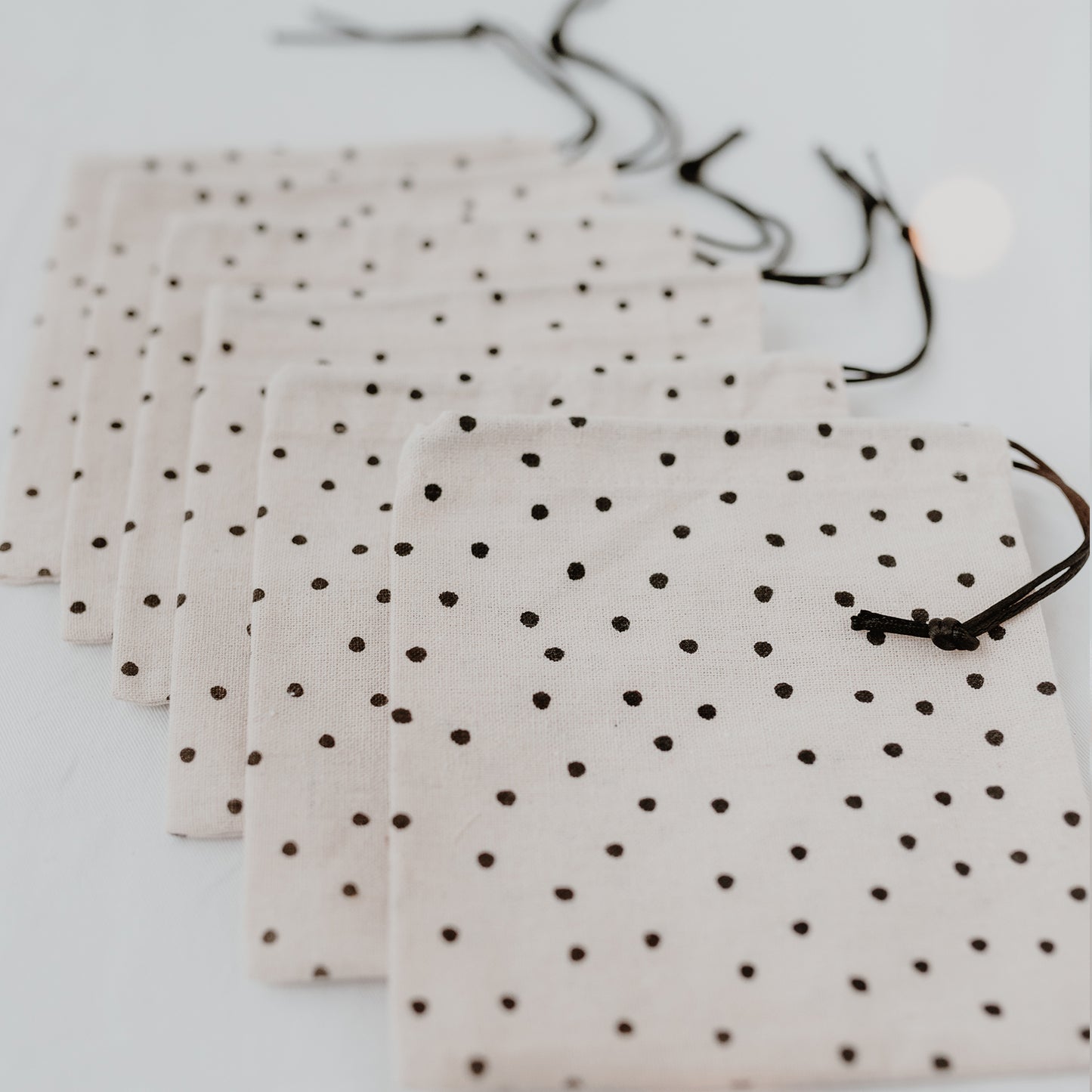 Gift bag set of 6 dots - large (VE= 4 sets)