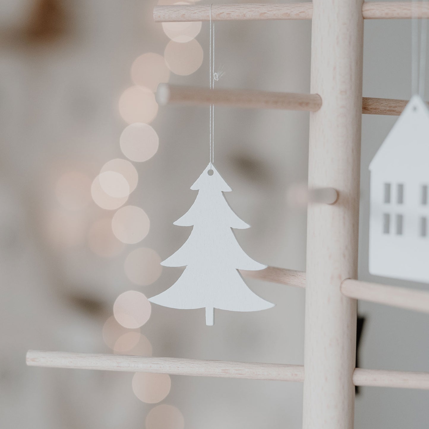 Wooden Pendant Fir white in a Set of 8 (VE= 8 pieces)
