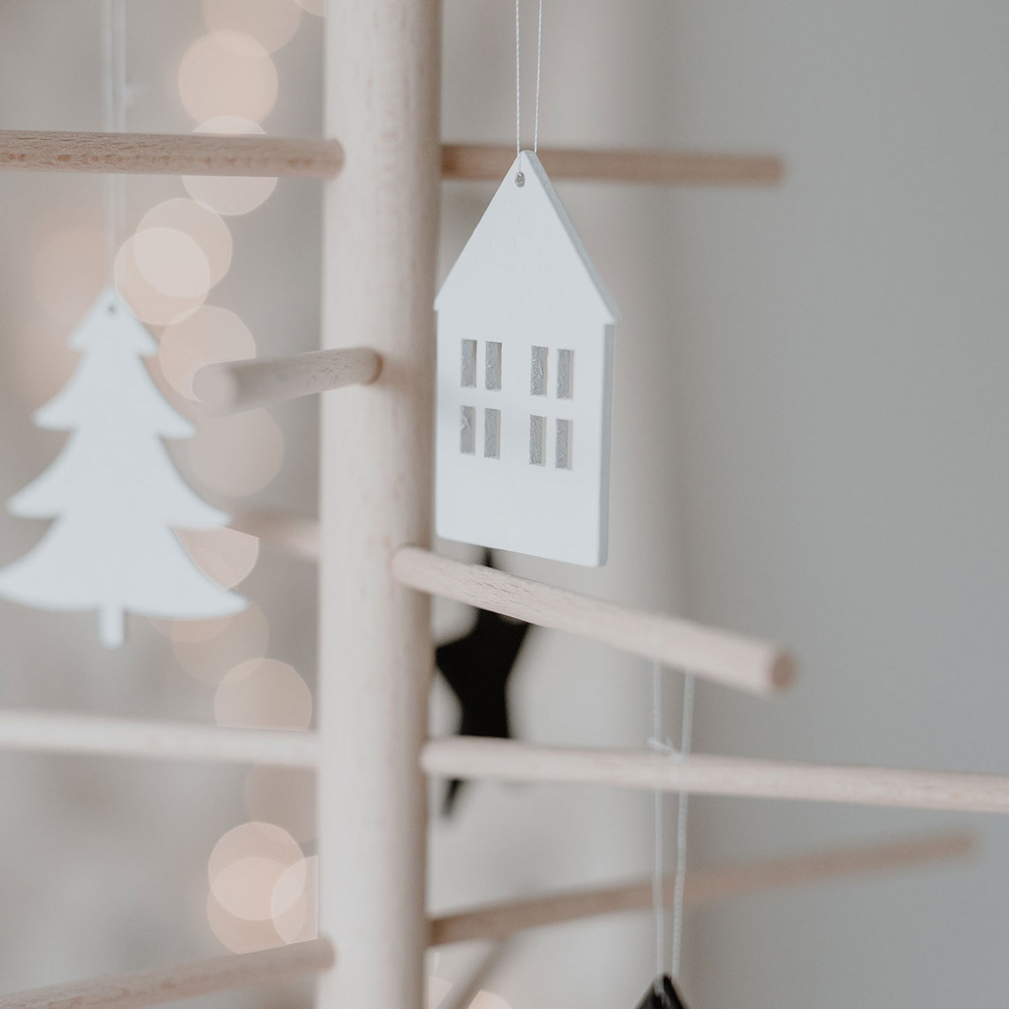 Wooden Pendant House white in a Set of 8 (VE= 8 pieces)