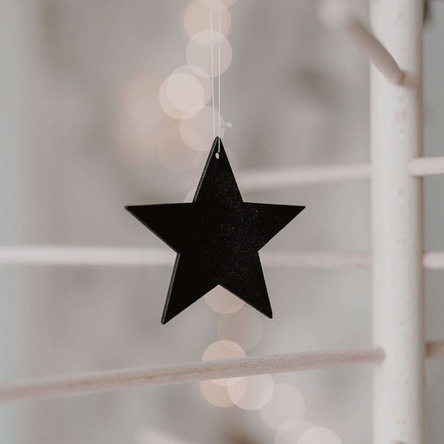 Pendentifs en bois étoile noir en lot de 8 (UE = 8 Pièces)
