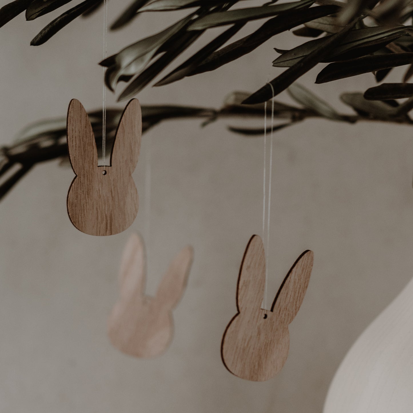 Wooden Pendant Rabbit Natural in a Set of 8 (PU = 8 sets)