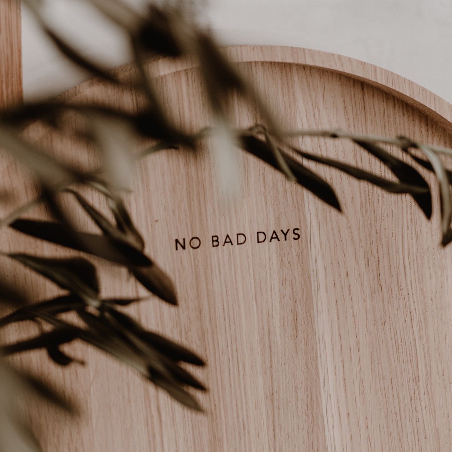 Tablett No bad days aus Eiche 36cm (VE = 3 Stk)