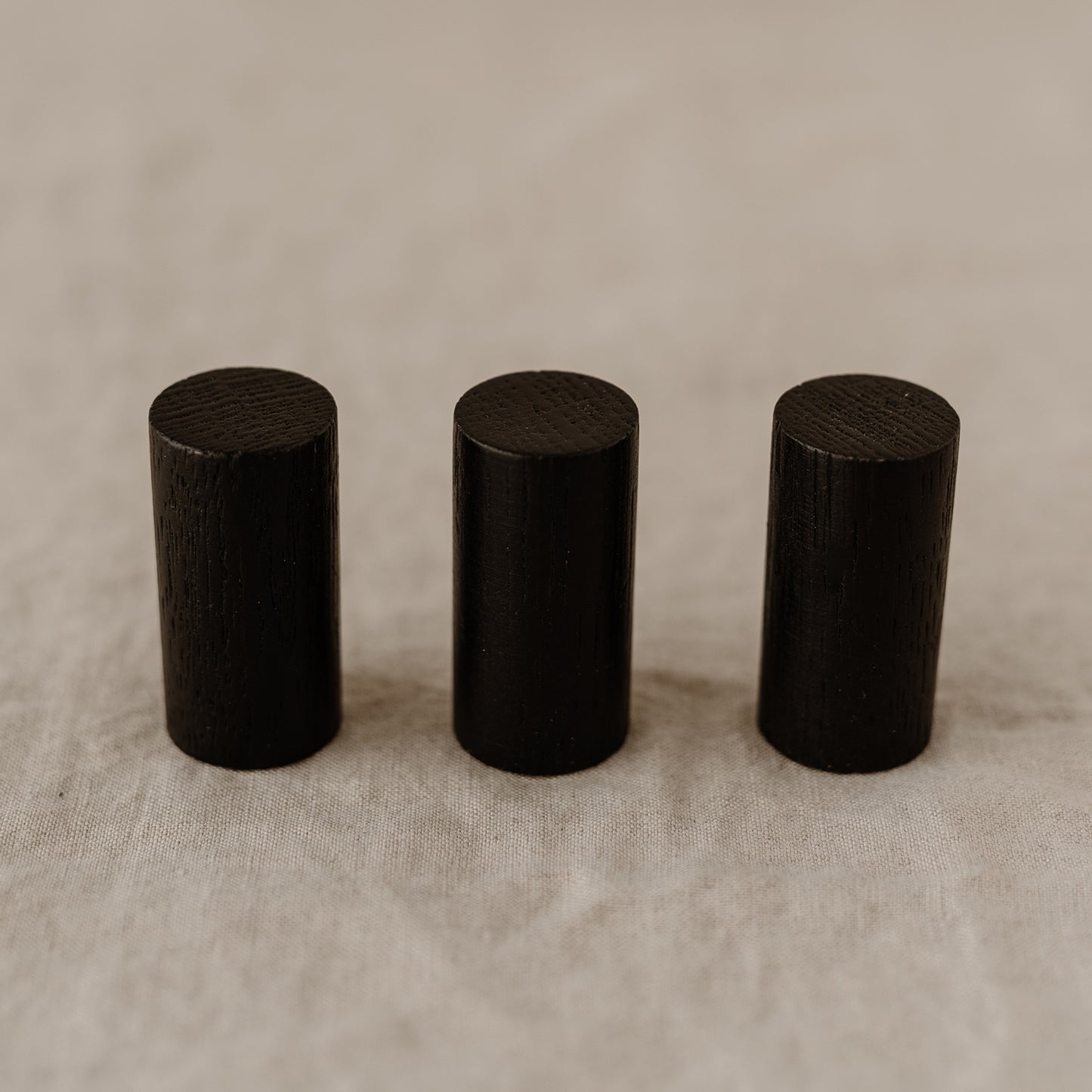 Crochets muraux noirs en lot de 3 (UE = 6 Ensembles)