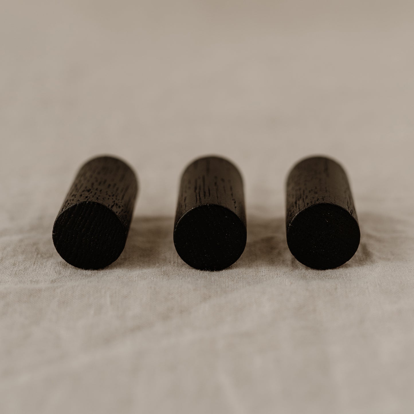 Crochets muraux noirs en lot de 3 (UE = 6 Ensembles)