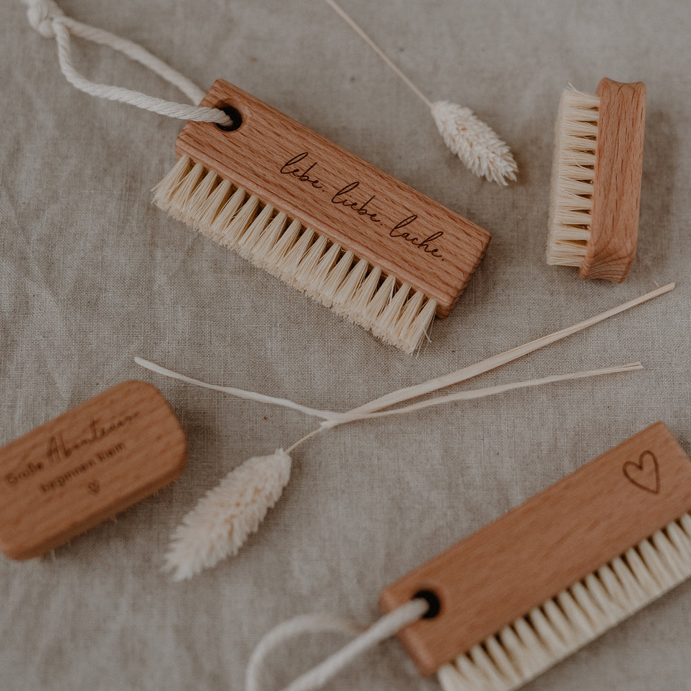 Brosse à ongles coeur (UE = 12 Pièces)