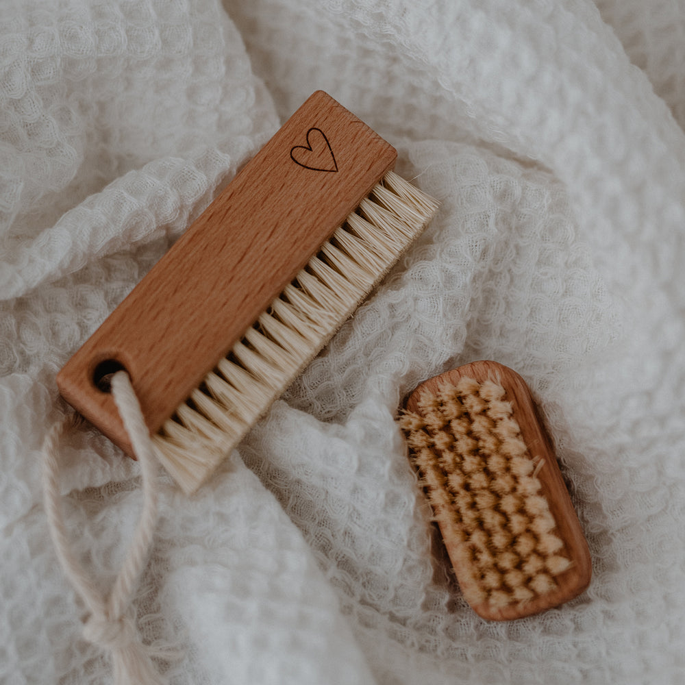 Brosse à ongles coeur (UE = 12 Pièces)