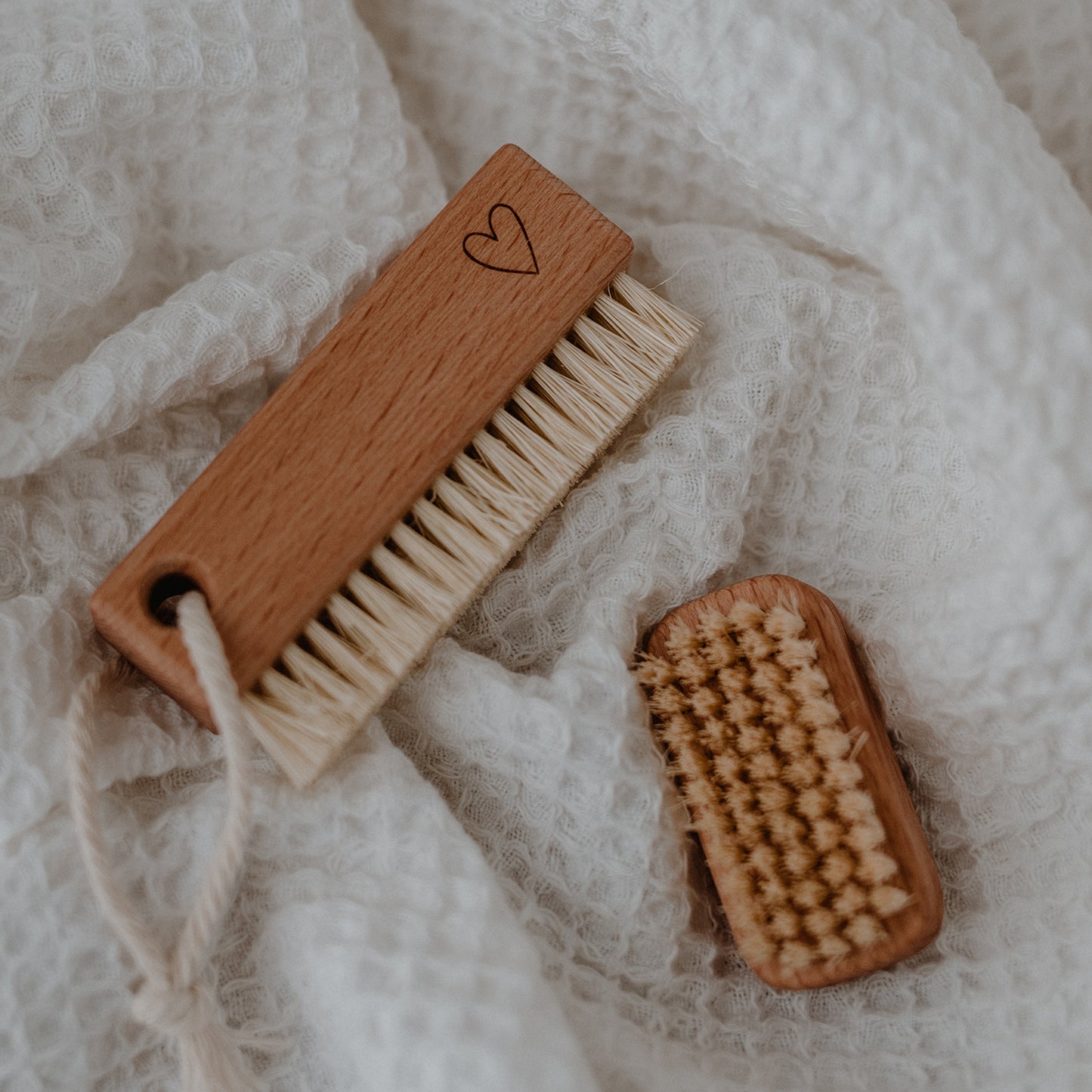 Brosse à ongles coeur (UE = 12 Pièces)