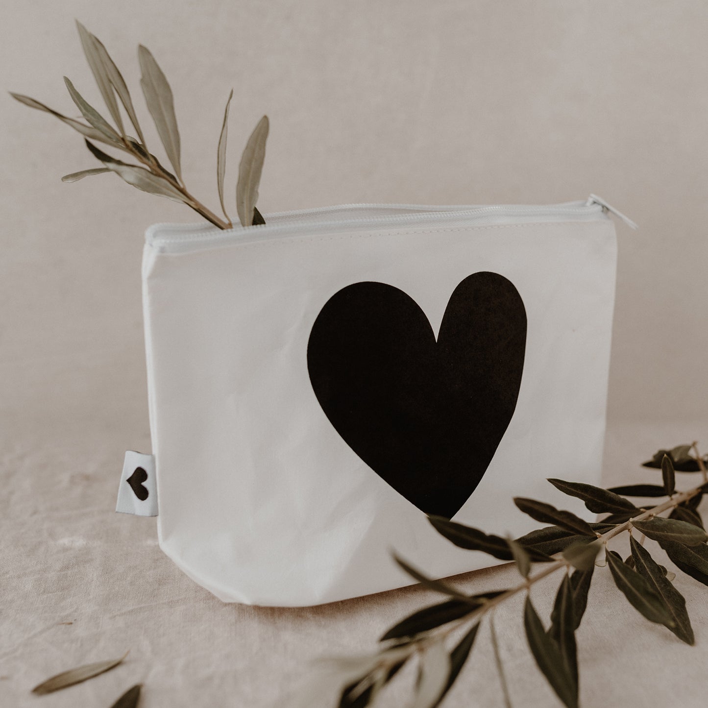 Kosmetiktasche weiß Herz (VE = 6 Stück)
